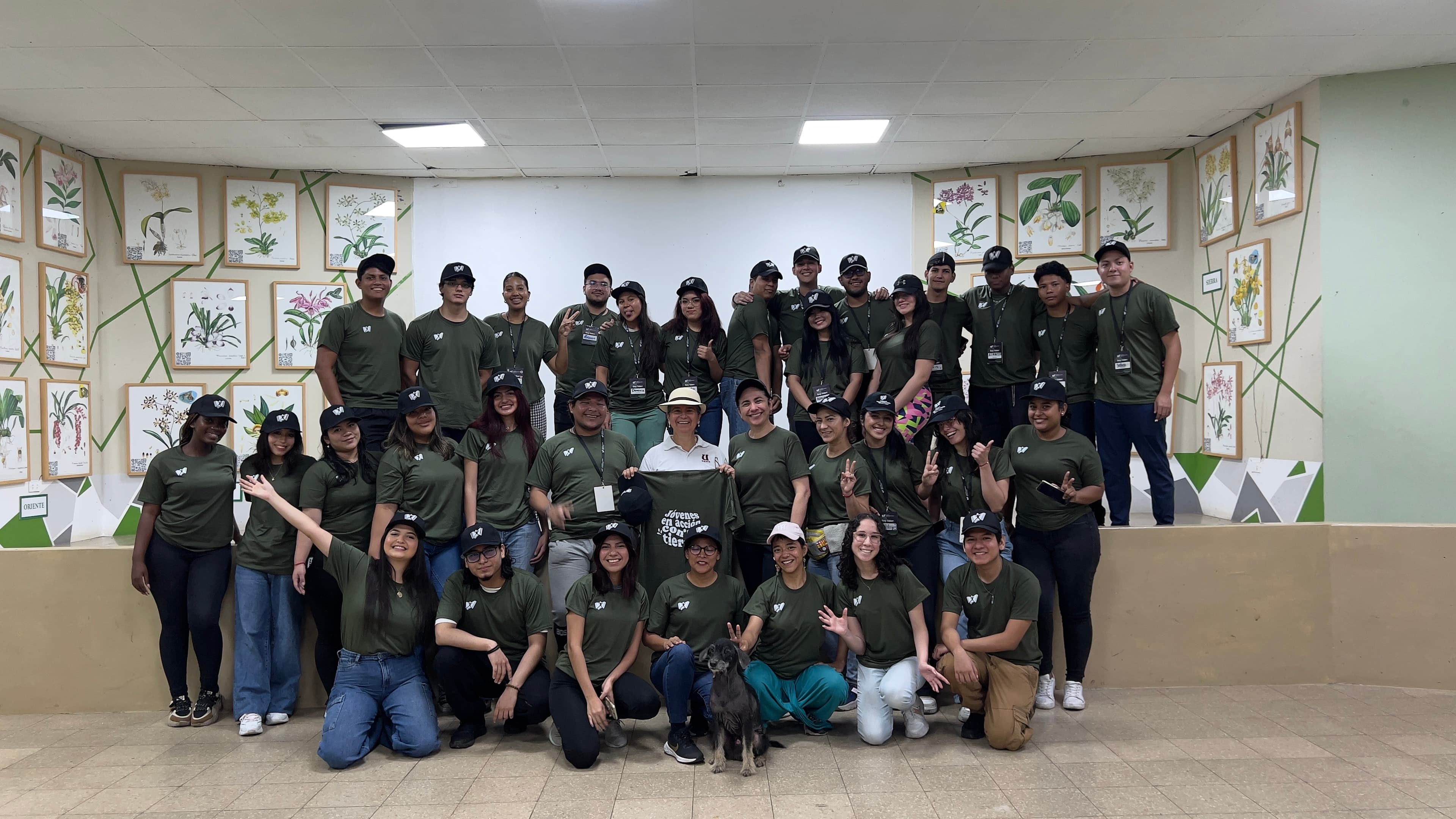 Jóvenes voluntarios de FLOM en acción comunitaria